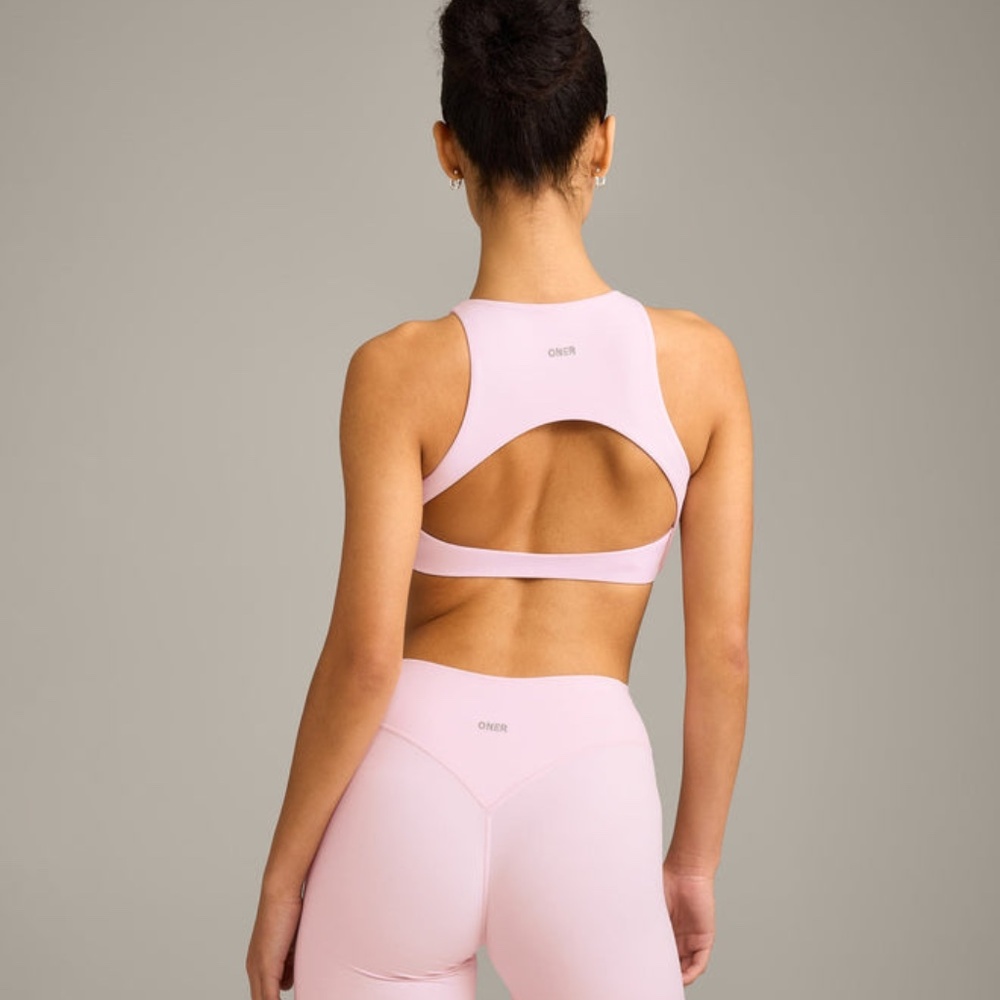 SOFTMOTION™ HIGH NECK SPORTS BRA WITH GRAY LOGO - Picture 5 of 8